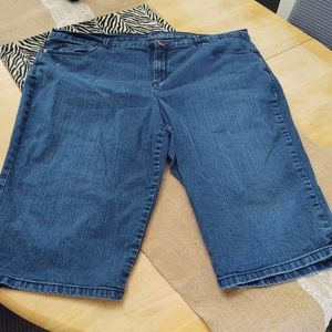 Gloria Vanderbilt Bermuda Shorts, Size 22